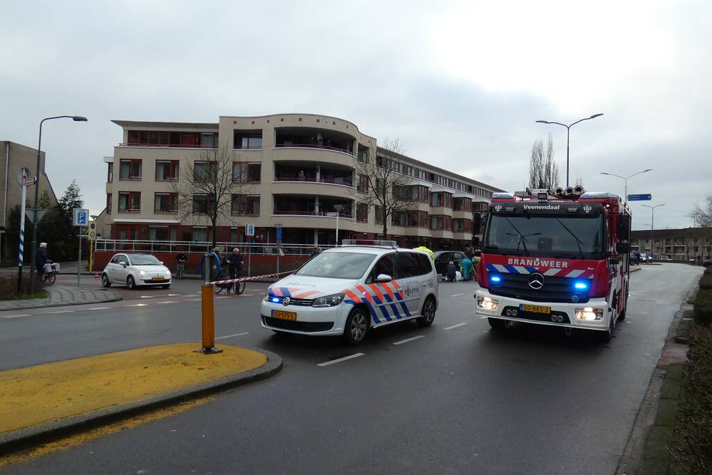 Persoon gewond na botsing met auto