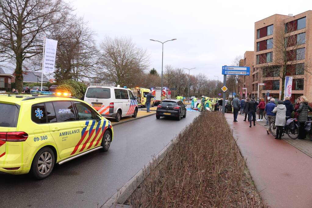 Persoon gewond na botsing met auto