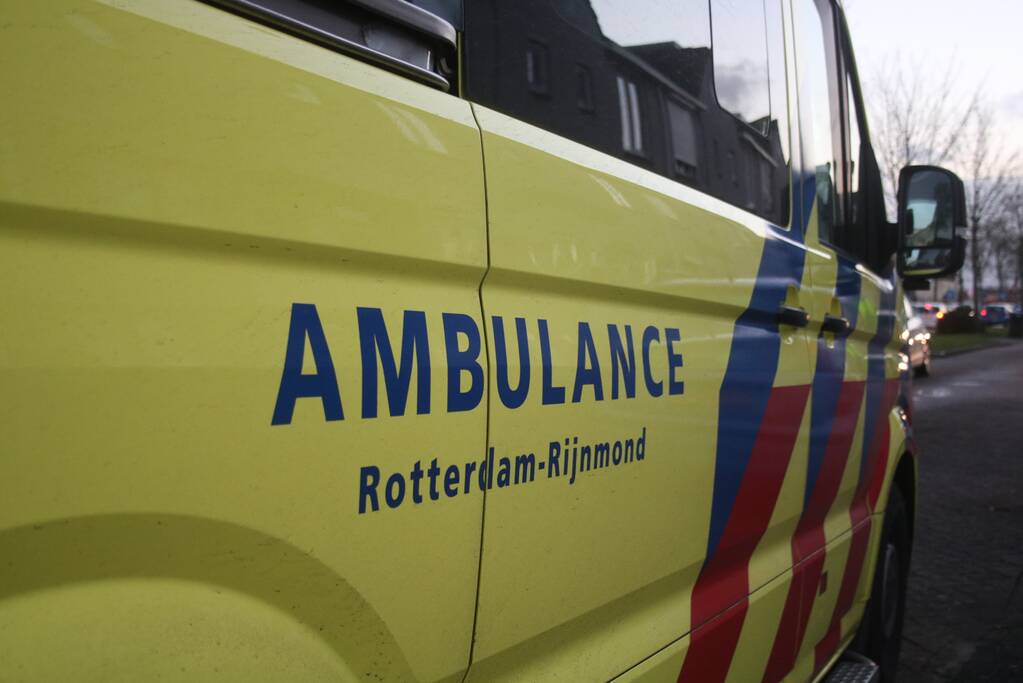 Twee overvallers dringen huis binnen en trekken mes