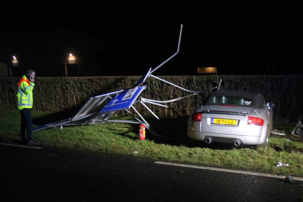 Flinke schade en gewonden na kop-staart aanrijding