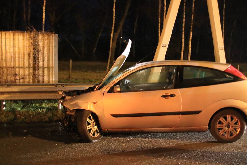 Beschonken bestuurder aangehouden na eenzijdige aanrijding op snelweg