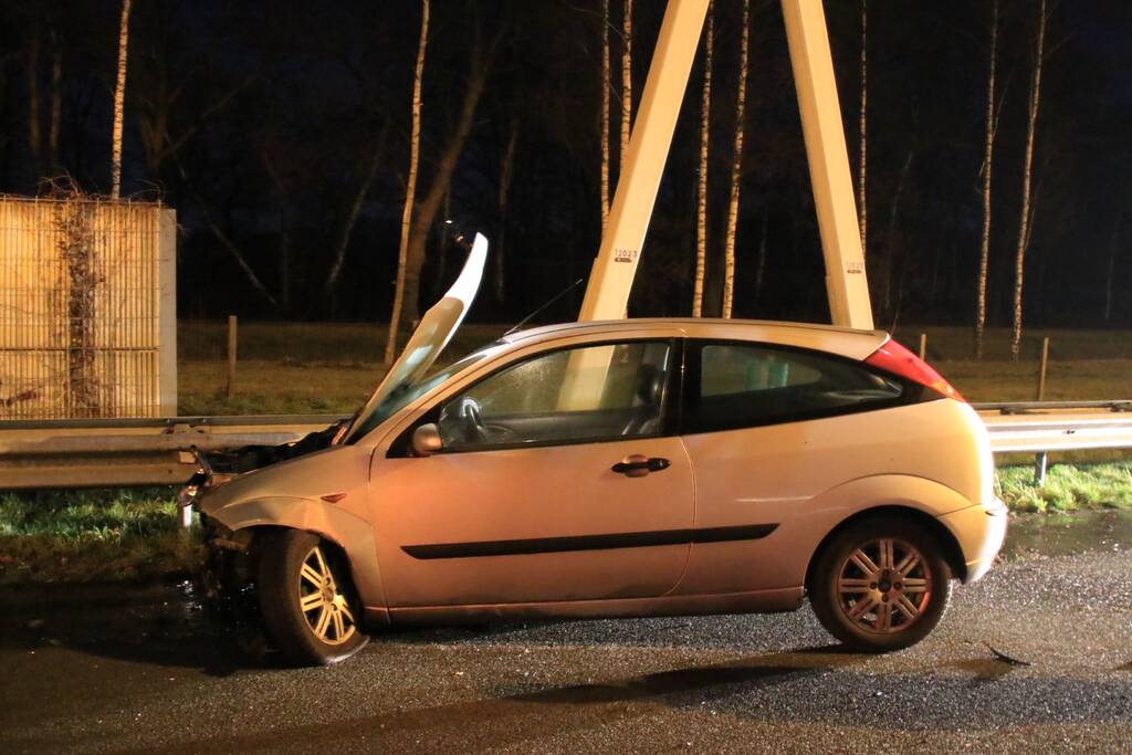 Beschonken bestuurder aangehouden na eenzijdige aanrijding op snelweg