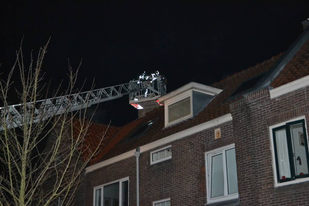 Brand in schoorsteen van woning