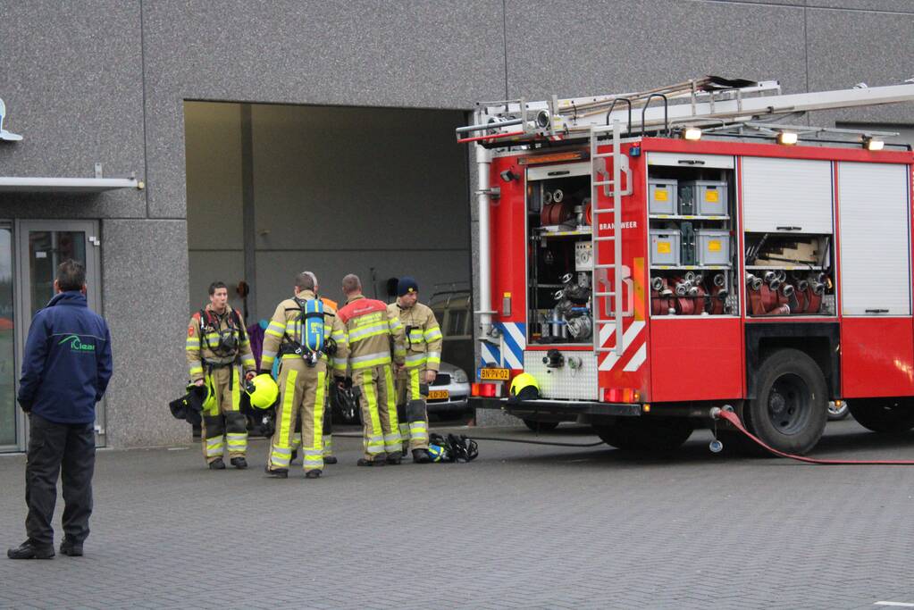 Brand op dak van carwash