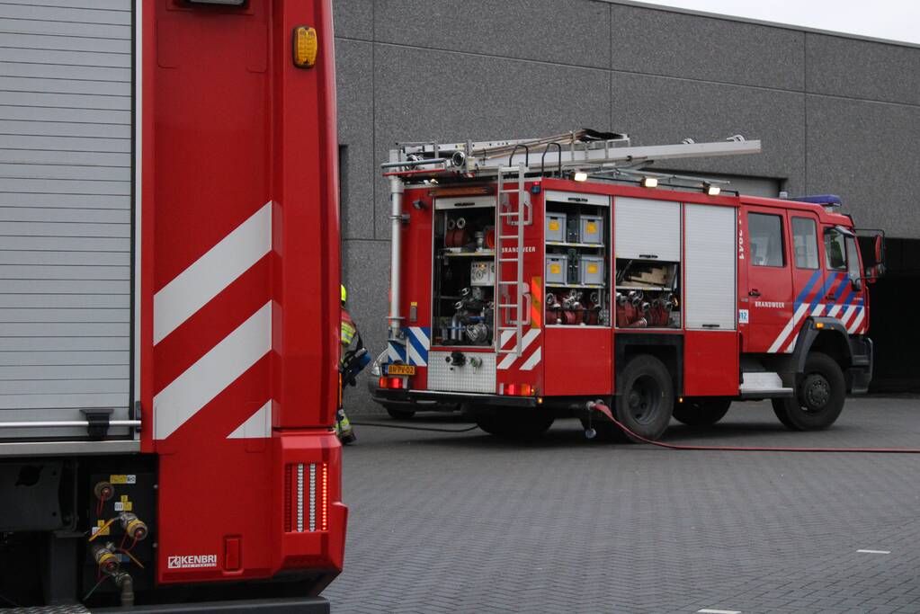 Brand op dak van carwash