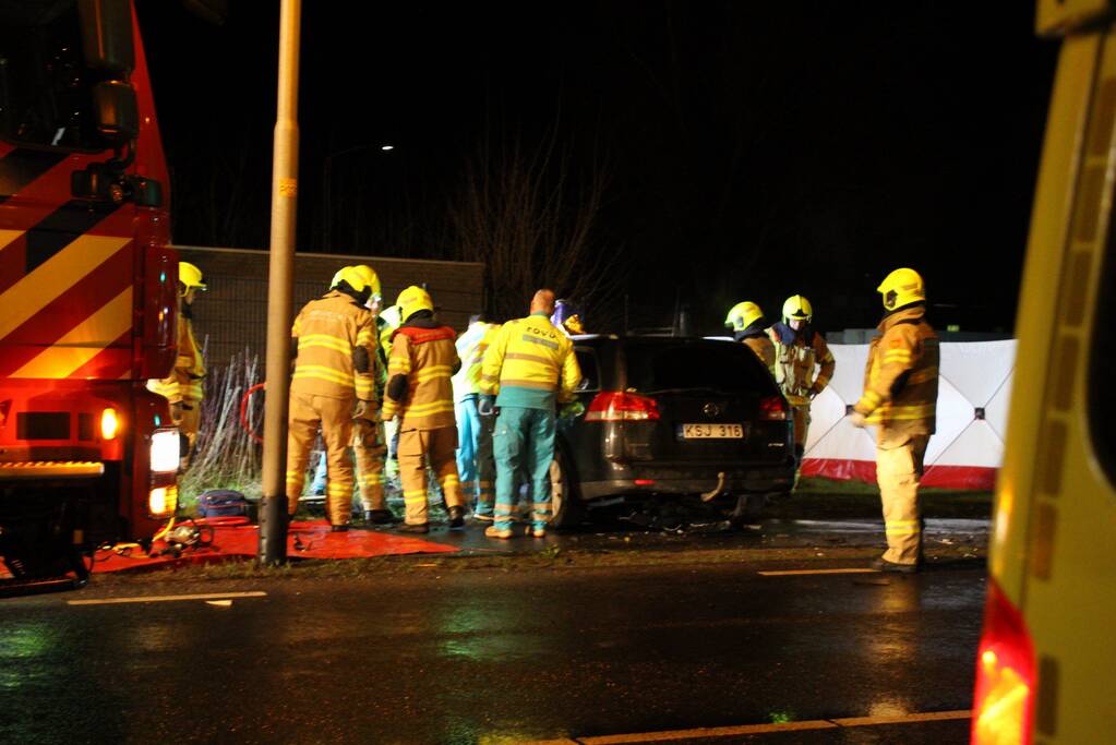 Man overleden na frontale aanrijding met vrachtwagen