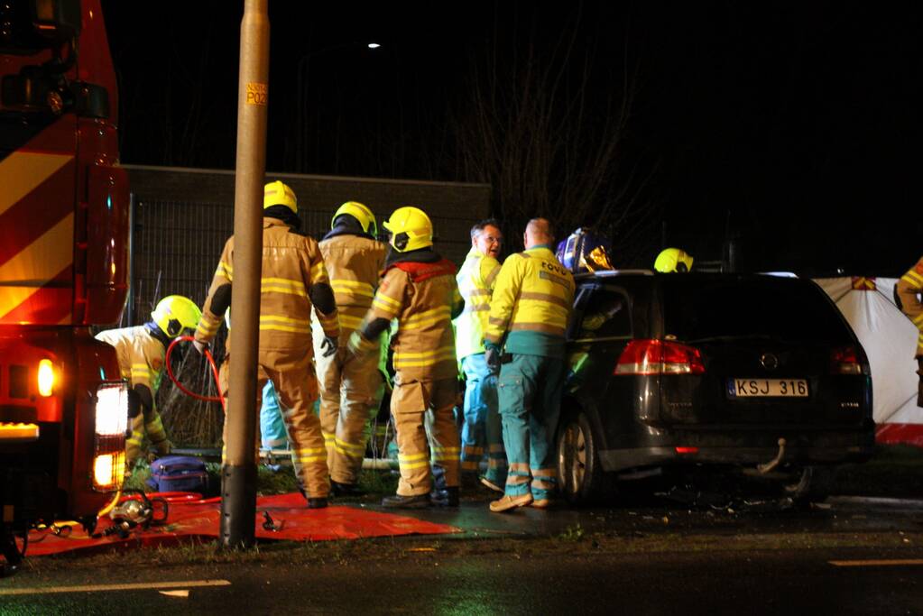 Man overleden na frontale aanrijding met vrachtwagen