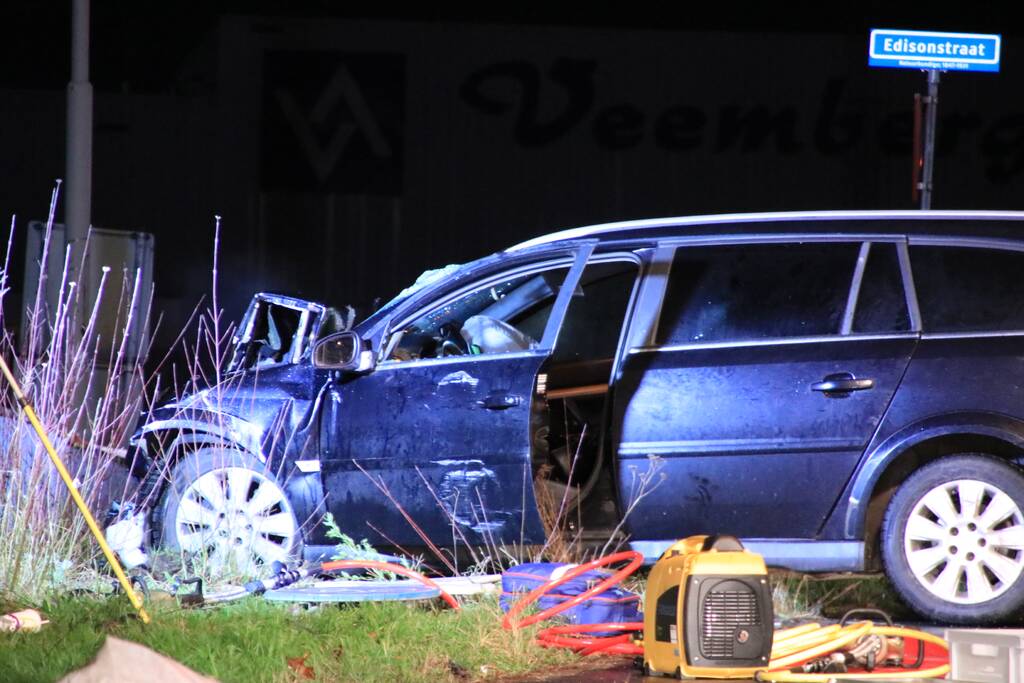 Man overleden na frontale aanrijding met vrachtwagen