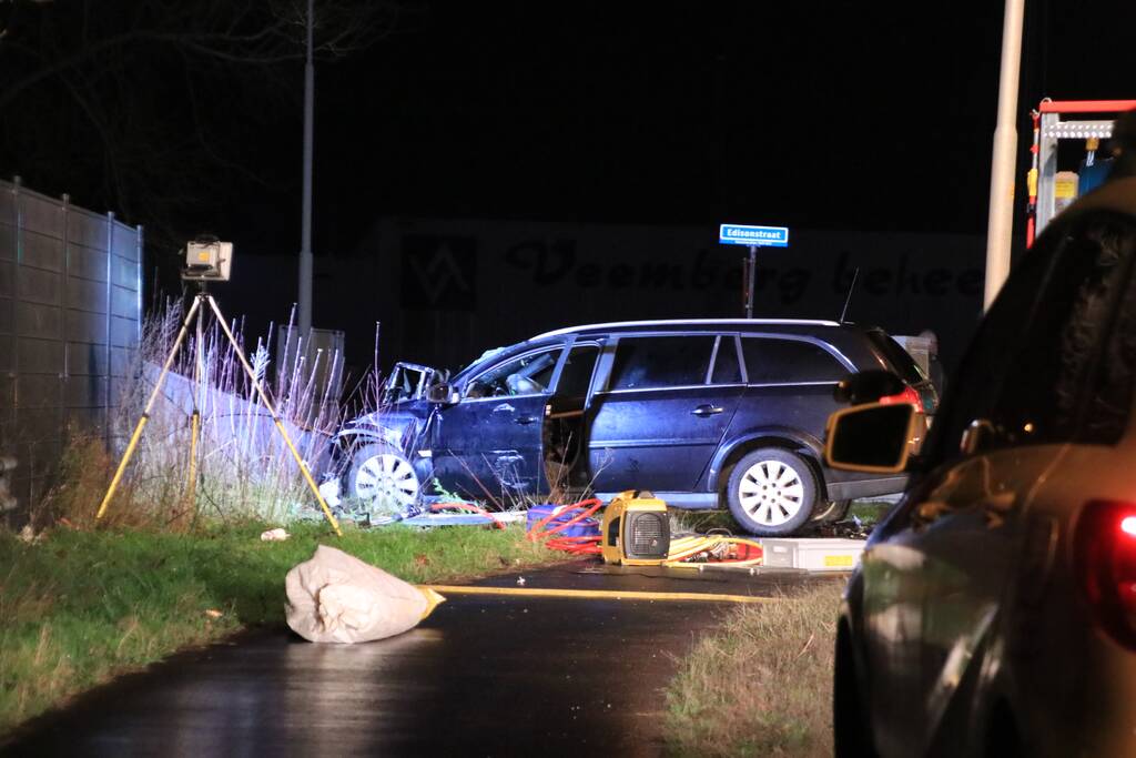Man overleden na frontale aanrijding met vrachtwagen