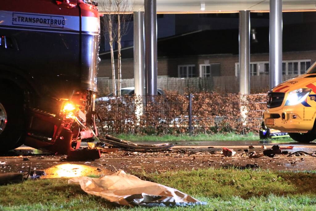Man overleden na frontale aanrijding met vrachtwagen