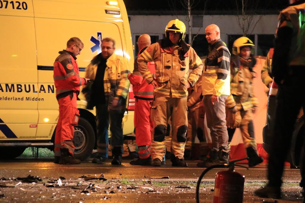 Man overleden na frontale aanrijding met vrachtwagen