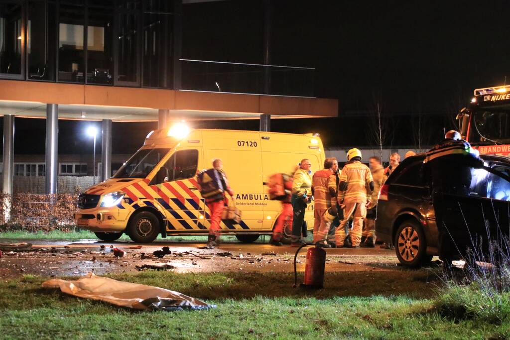 Man overleden na frontale aanrijding met vrachtwagen