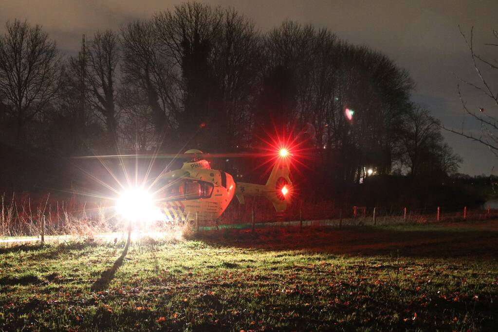 Persoon uit brandende woning gered