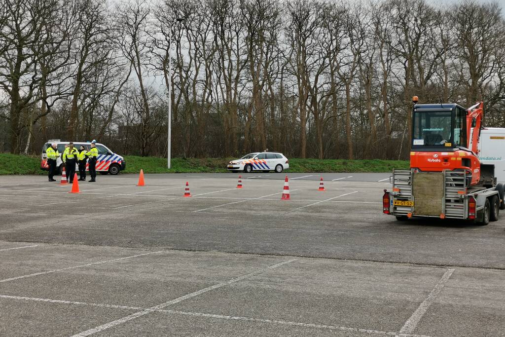 Aspirant politieagenten doen algemene verkeerscontrole