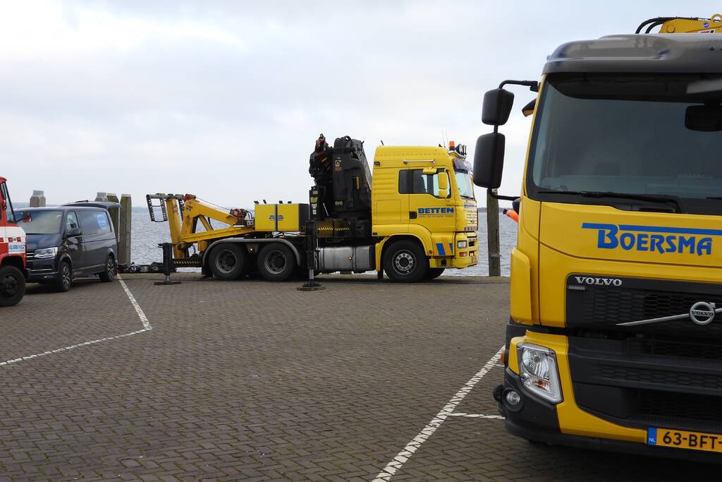 Bergingsactie voor te water geraakt auto