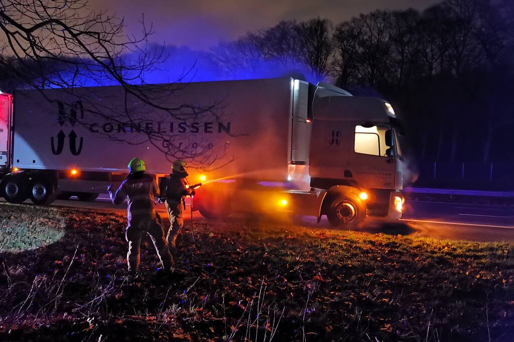 Flinke rookontwikkeling bij vrachtwagenbrand