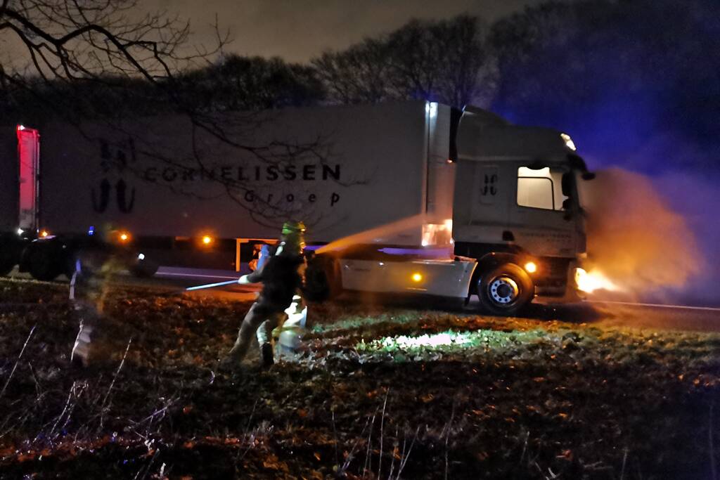 Flinke rookontwikkeling bij vrachtwagenbrand