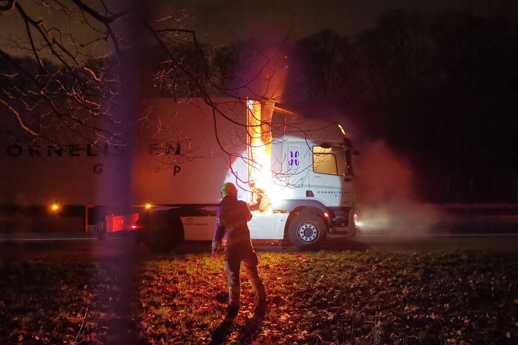 Flinke rookontwikkeling bij vrachtwagenbrand