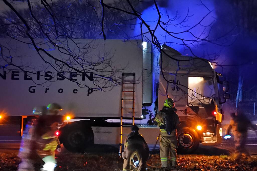 Flinke rookontwikkeling bij vrachtwagenbrand