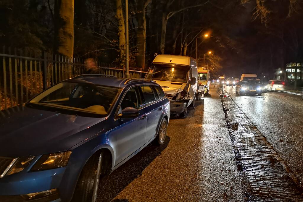 Vier autos betrokken bij kop-staartaanrijding