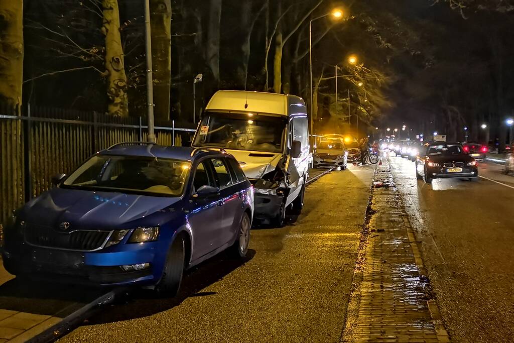 Vier autos betrokken bij kop-staartaanrijding