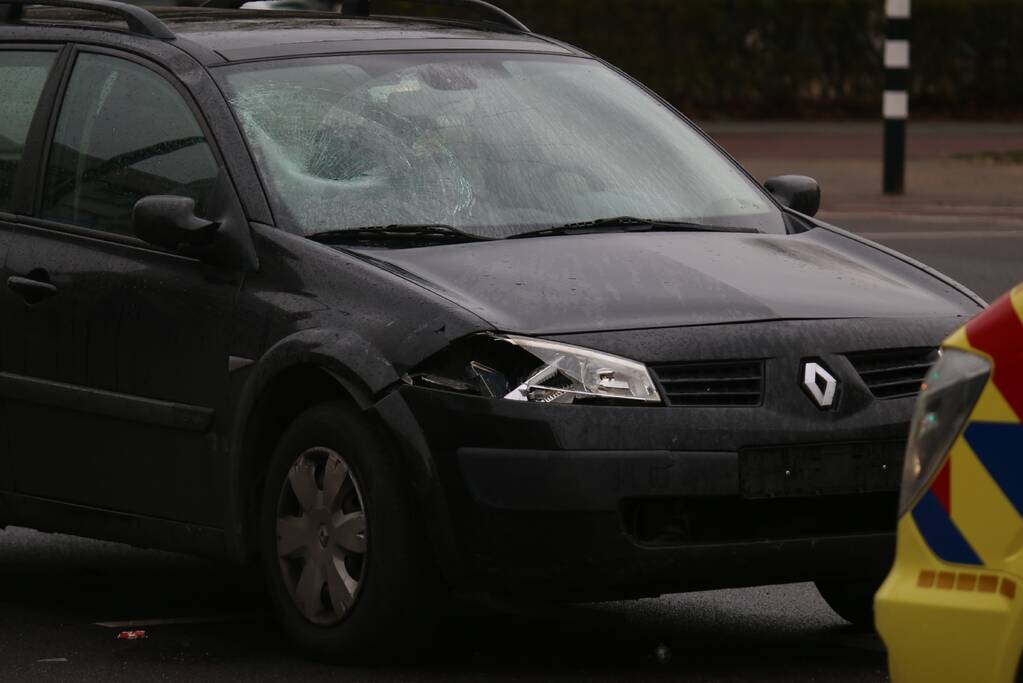 Scooterrijder gewond bij aanrijding op kruising