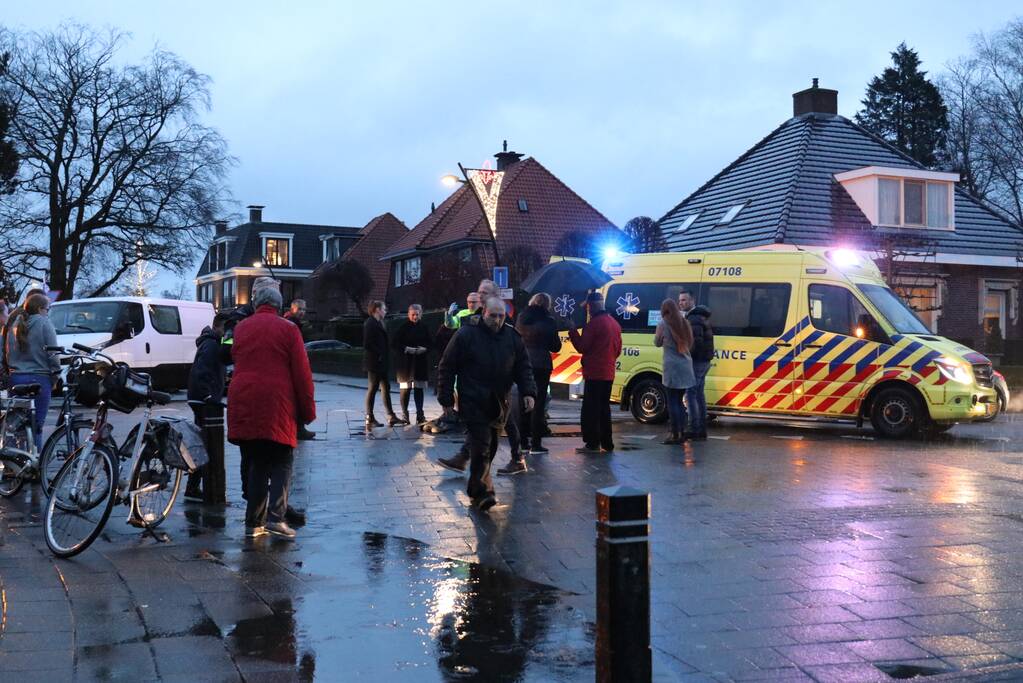Fietsers met elkaar in botsing op kruising