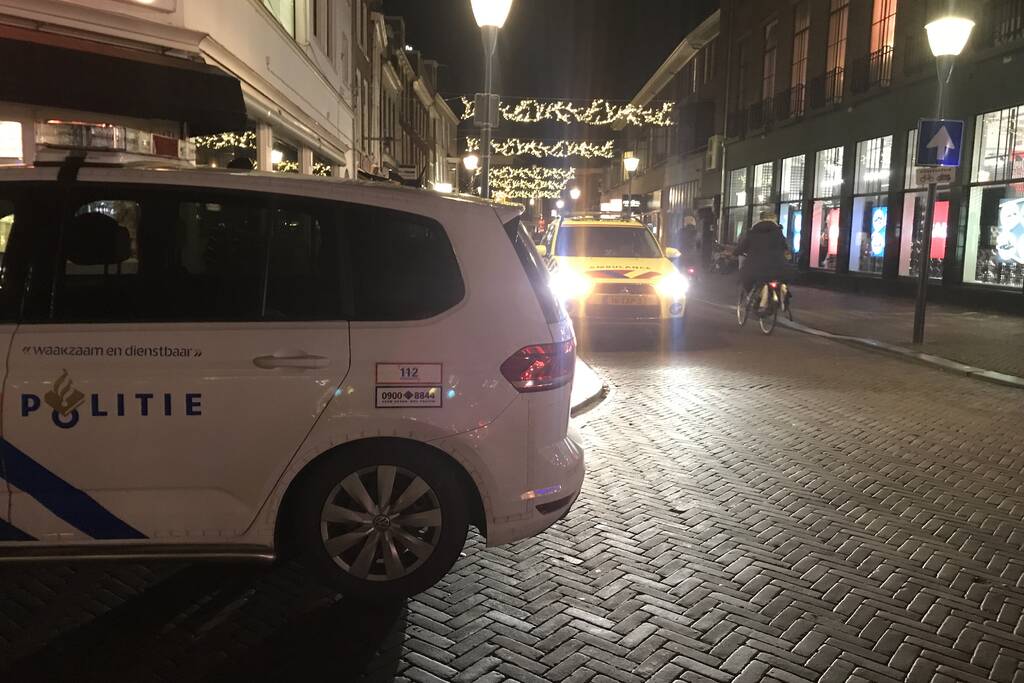 Scooterrijder komt in botsing met voetgangers