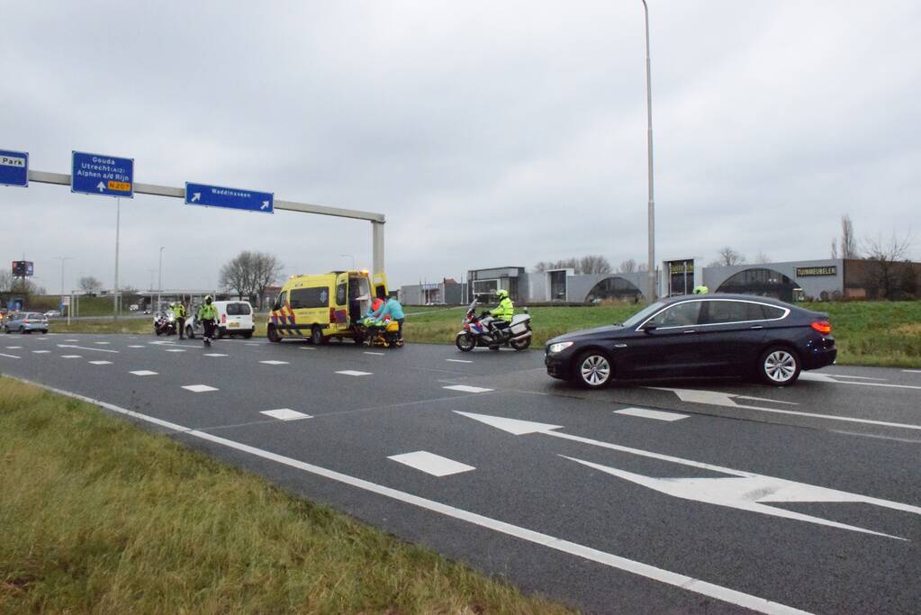 Bestuurder bestelbus gewond na ongeval