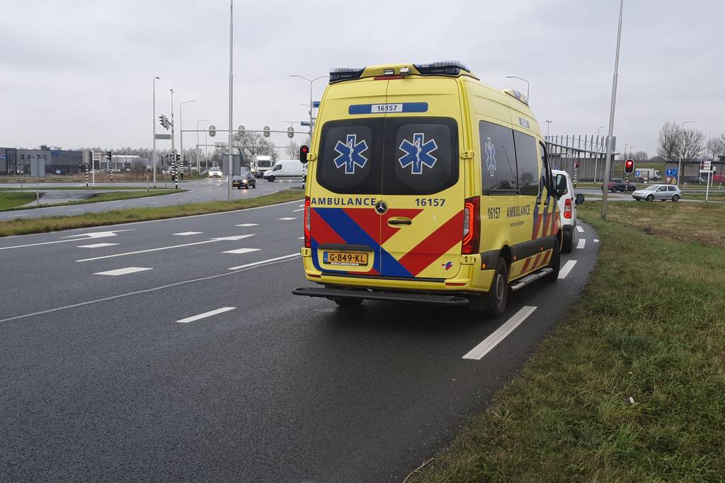 Bestuurder bestelbus gewond na ongeval