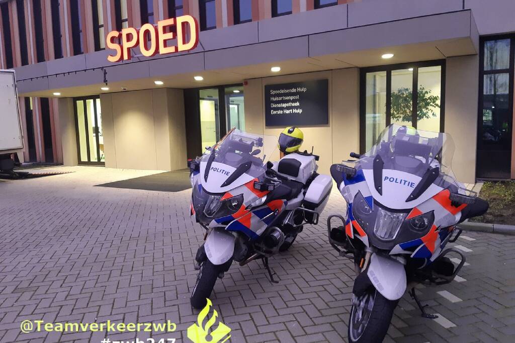 Bestuurster onder invloed knalt tegen vangrails