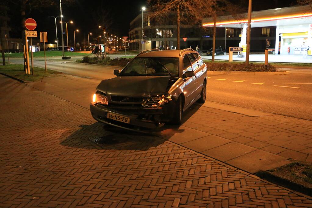 Fikse schade na aanrijding tussen twee autos