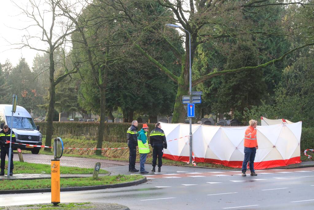 Dode aangetroffen voor begraafplaats