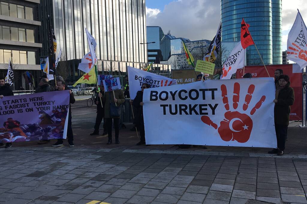 Koerden demonstreren tegen aanwezigheid Turkije