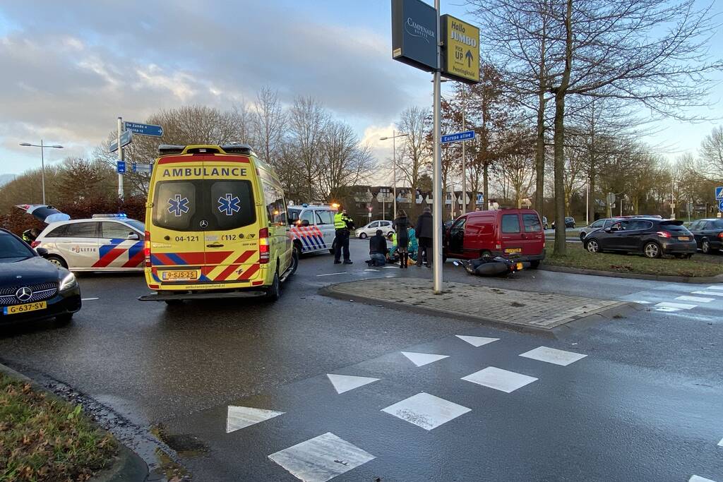 Twee gewonden na aanrijding met bestelbusje