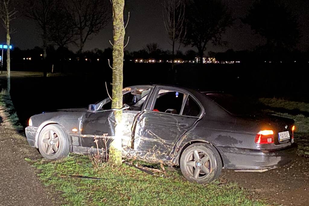 Auto flink beschadigd na eenzijdige aanrijding