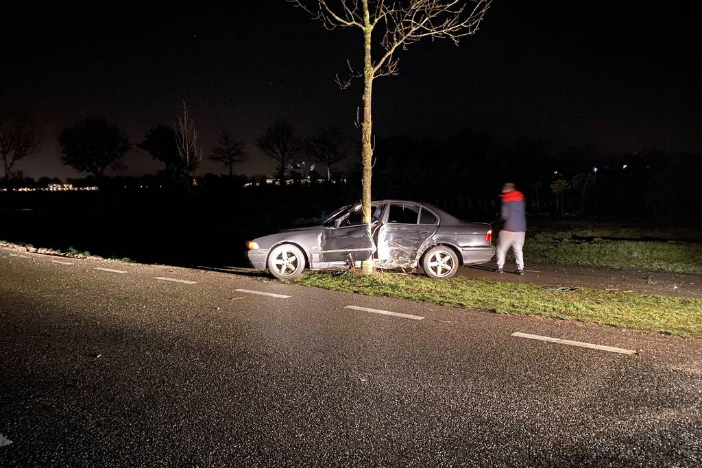Auto flink beschadigd na eenzijdige aanrijding