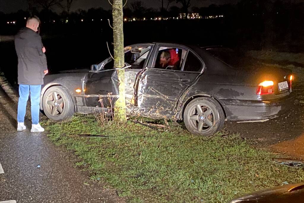 Auto flink beschadigd na eenzijdige aanrijding