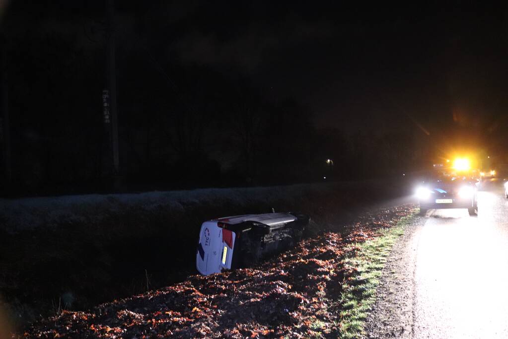 Beschonken bestuurder belandt in sloot en raakt rijbewijs kwijt