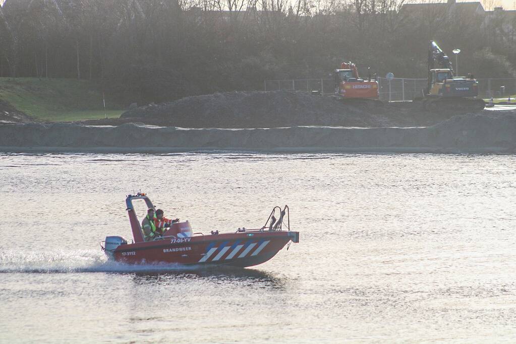 Zoekactie na mogelijk persoon te water bij waterzuivering