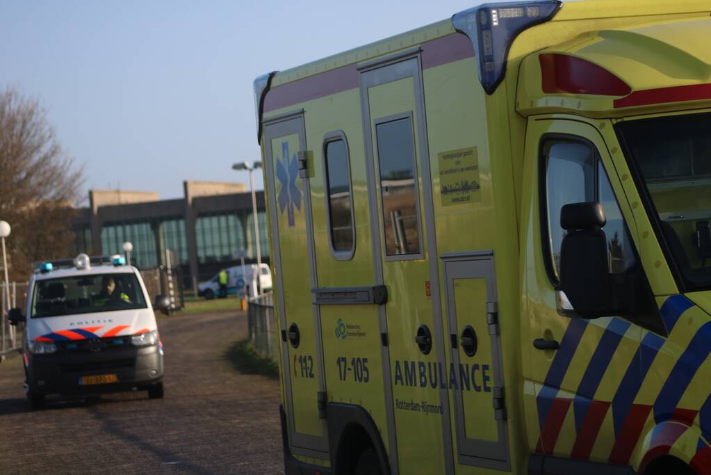 Zoekactie na mogelijk persoon te water bij waterzuivering