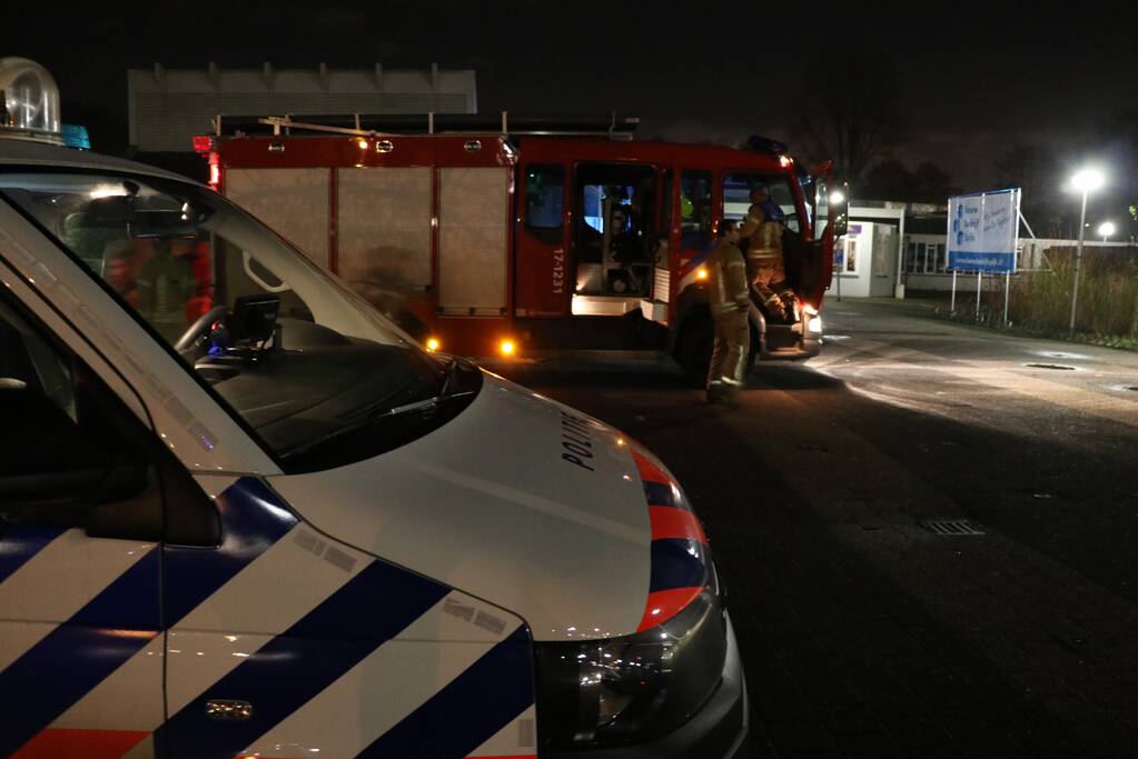 Brandweer onderzoekt brandmelding in ontmoetingscentrum de Tuyter