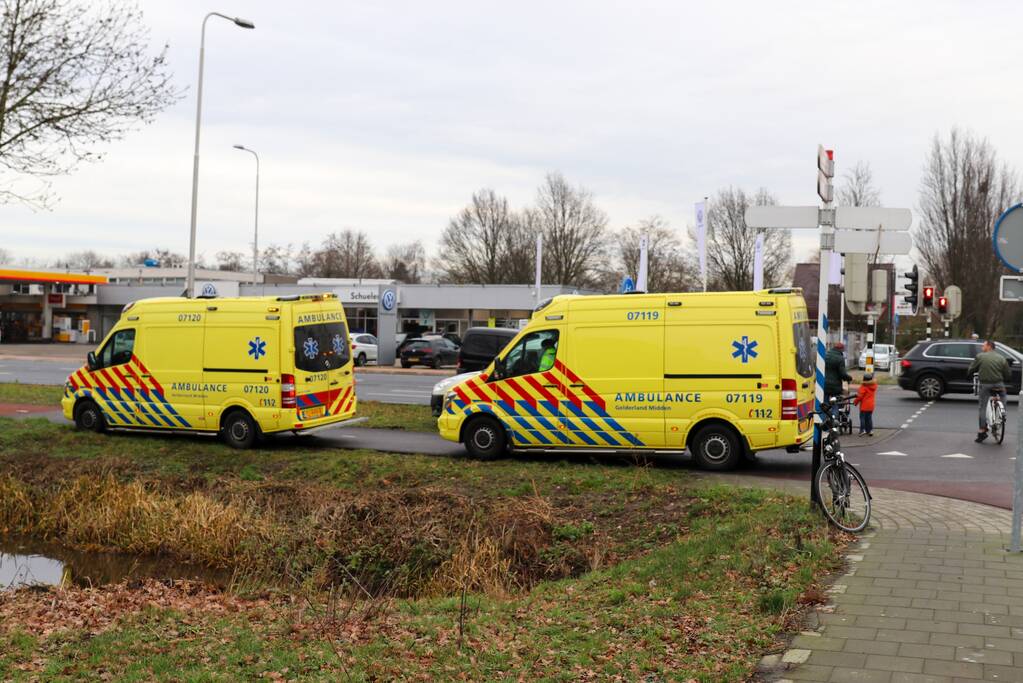 Oudere man valt van e-bike en raakt gewond