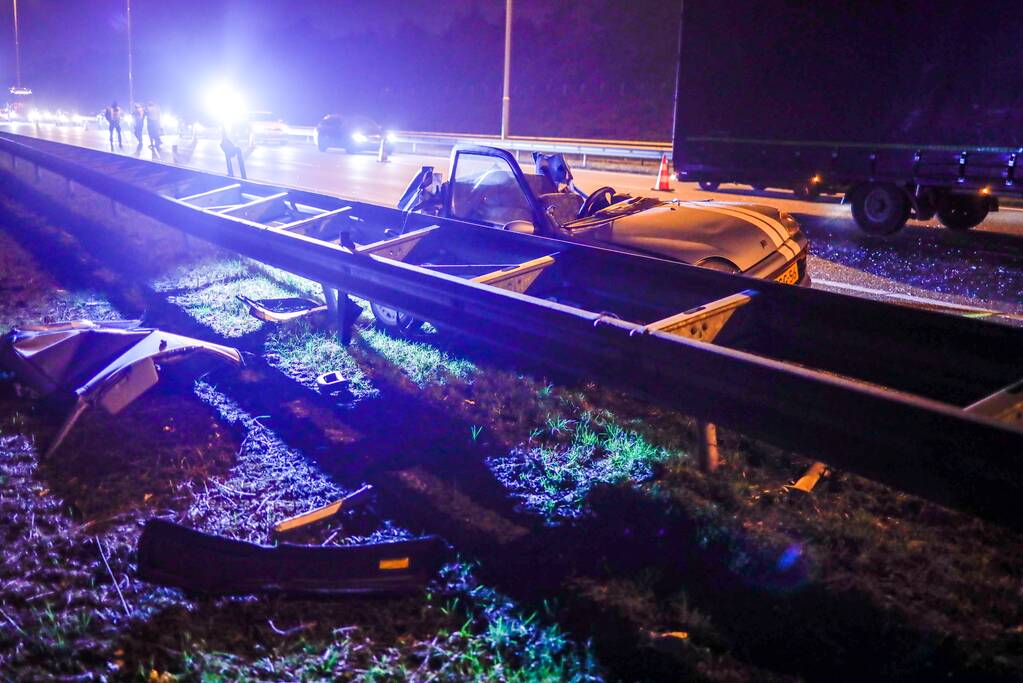 Enorme ravage na ongeval met vrachtwagen