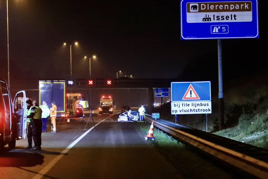 Enorme ravage na ongeval met vrachtwagen