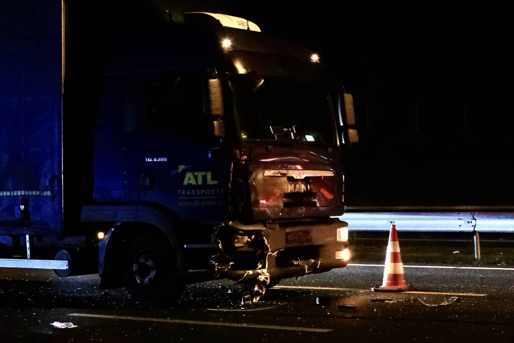 Enorme ravage na ongeval met vrachtwagen