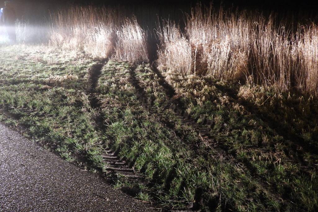Personenauto belandt in sloot