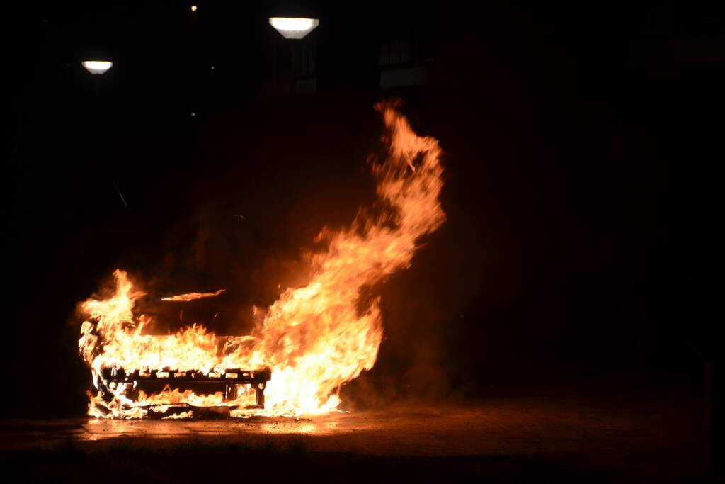 Auto verwoest door brand