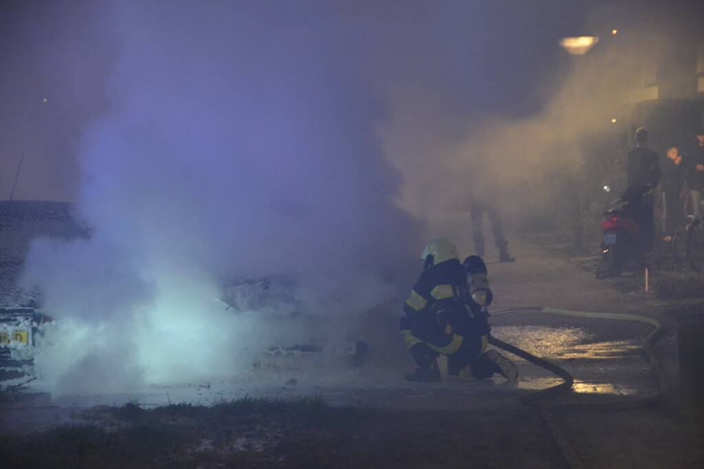 Auto verwoest door brand