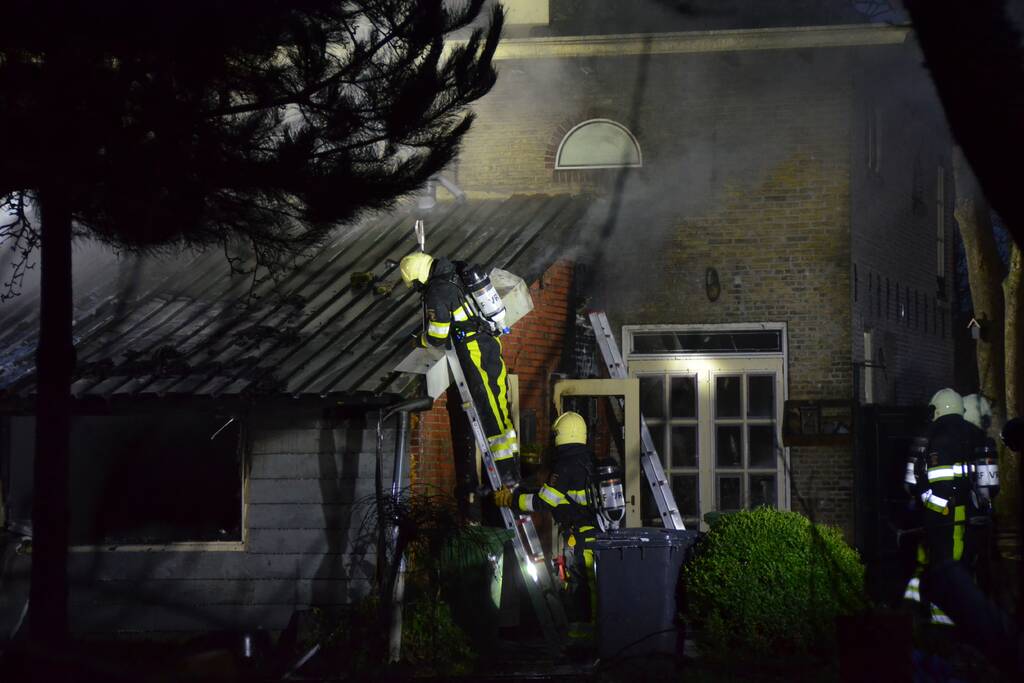Veel schade na uitslaande woningbrand